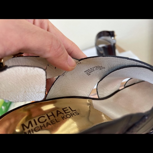 Michael kors croc print brown chunky heel with gold trimming - Picture 7 of 8